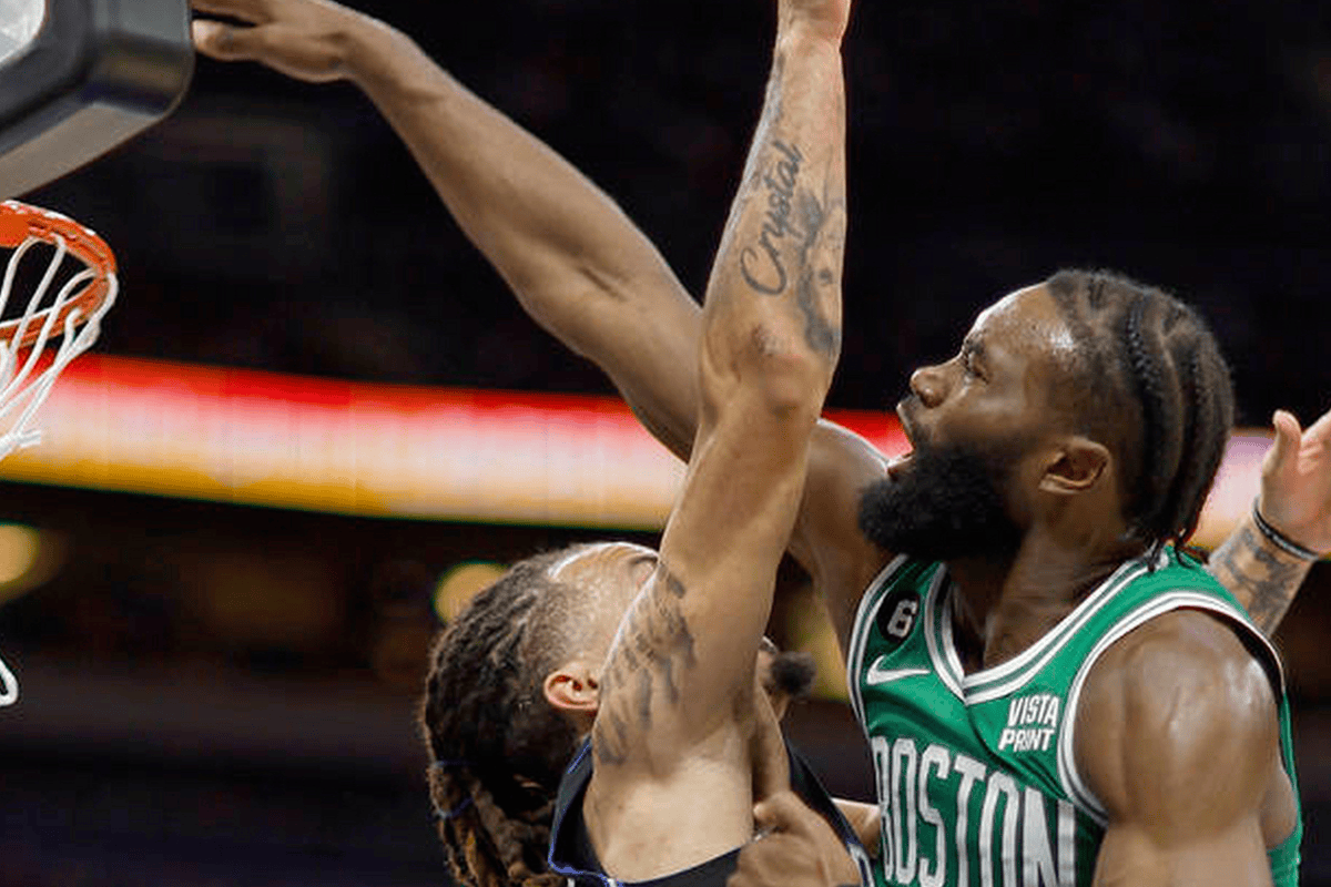 包含转折点！波士顿凯尔特人造点机会，NBA季后赛赛前攻防权衡，悬念犹存，年轻球员得到机会的词条