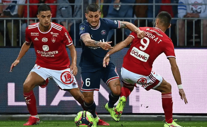 法甲今夜走向成谜，尼斯再遭质疑，话题不断，赛程密集仍需轮换的简单介绍